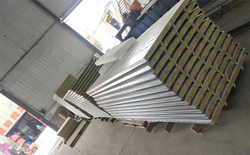 化隆彩钢夹芯板